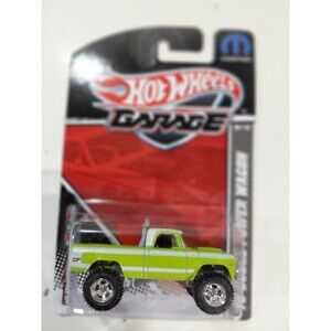 NIP Hot Wheels Garage 1:64 Die Cast 1970 Dodge Power Wagon Pickup Truck